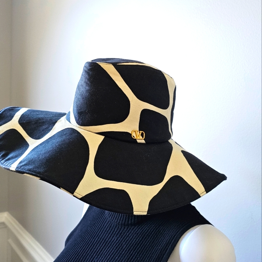 RARE Valentino Giraffe Print Hat - Picture 2 of 6